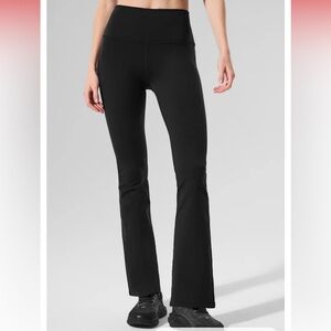 Alo Airbrush High Waist 7/8 Bootcut Flare Leggings in Black